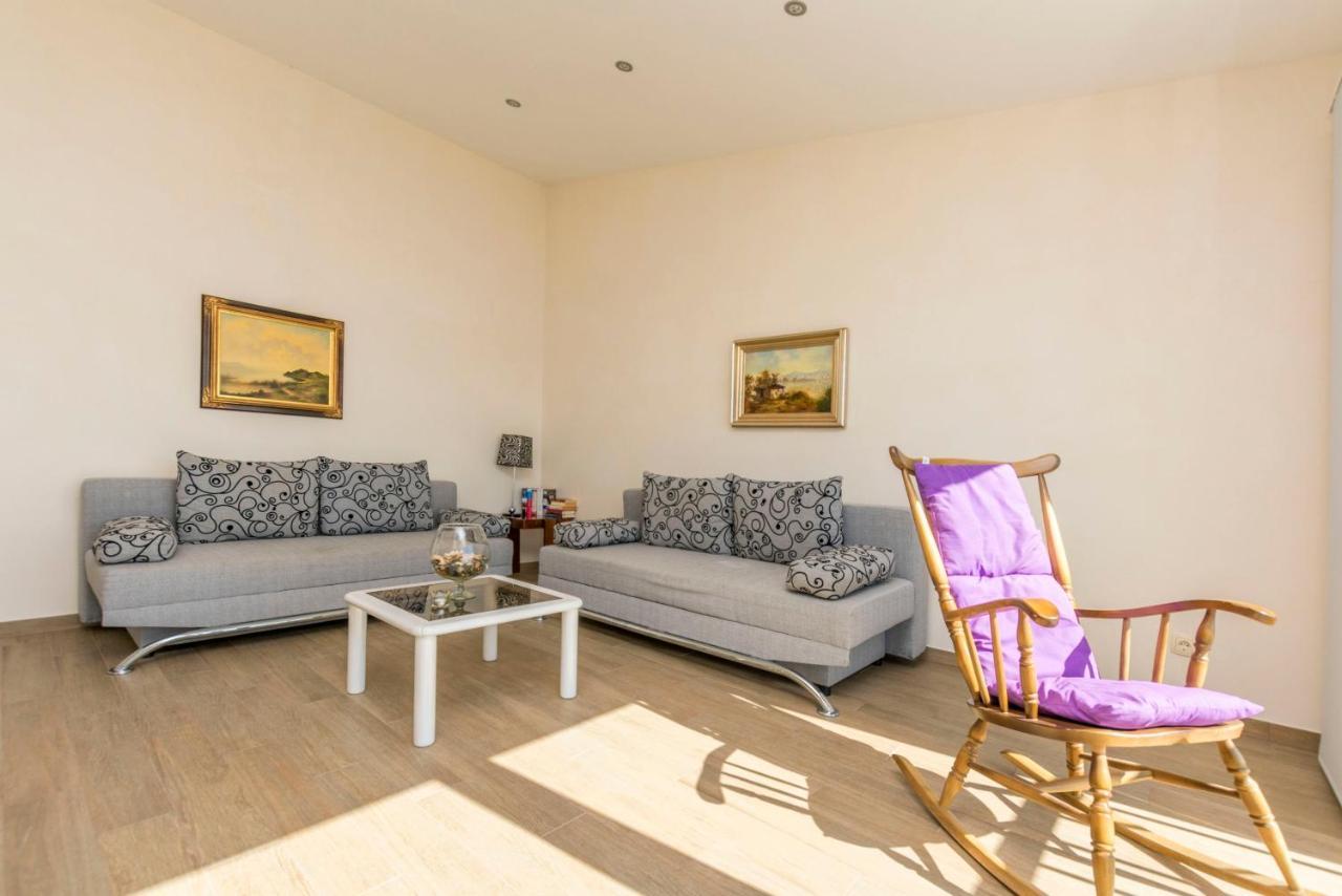 Apartments Luxury View 오미스 외부 사진