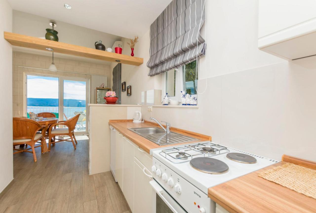 Apartments Luxury View 오미스 외부 사진