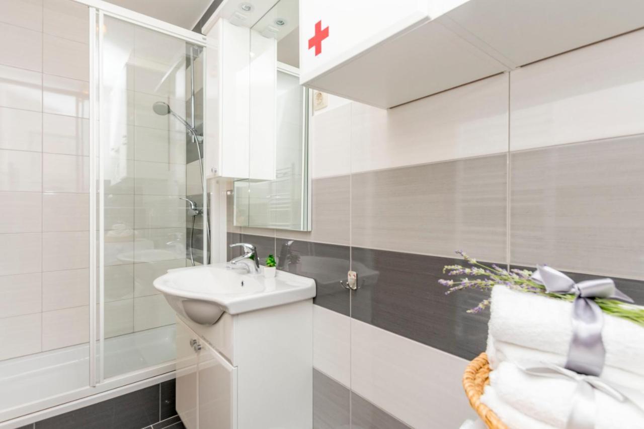 Apartments Luxury View 오미스 외부 사진